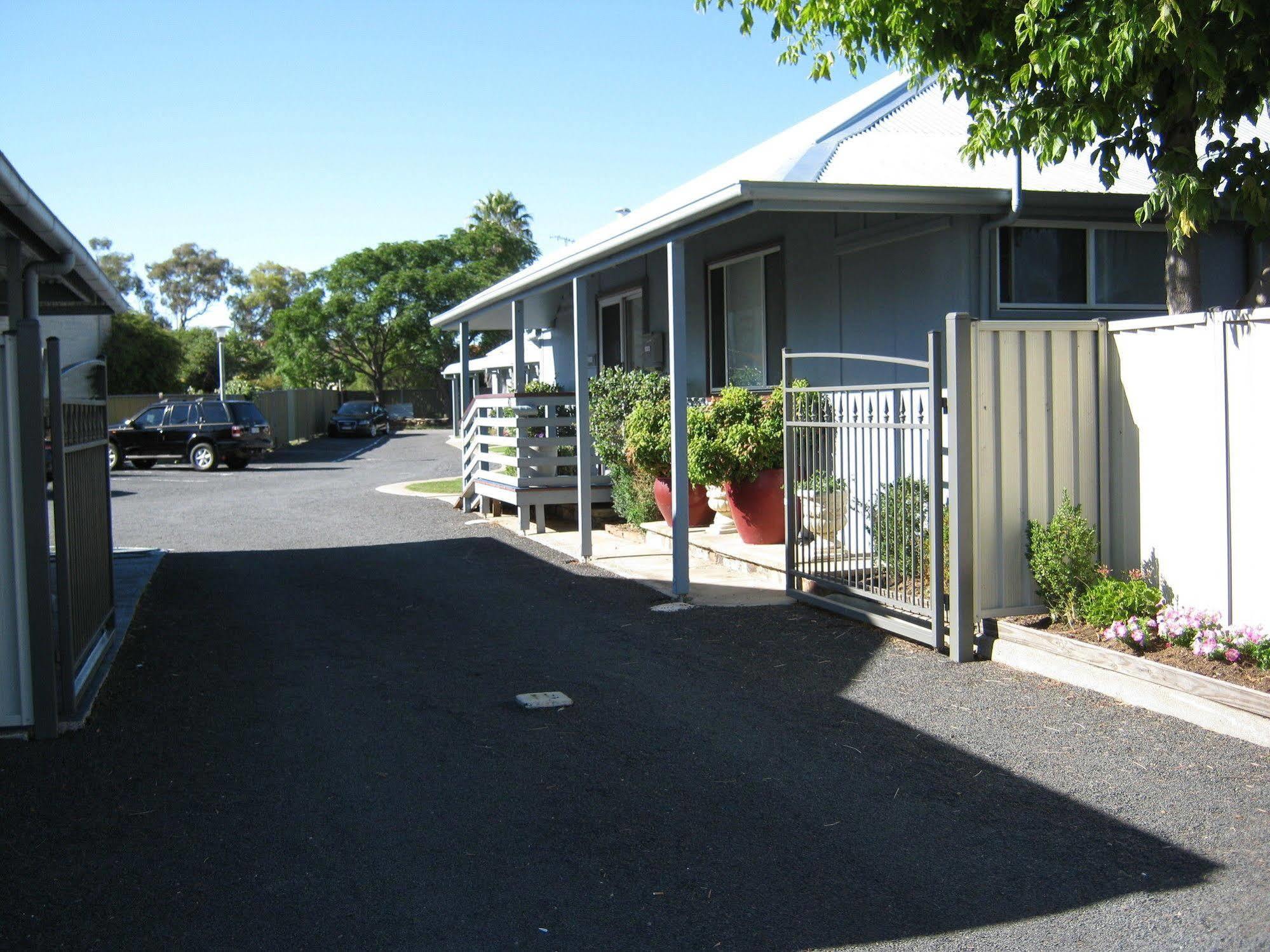 Canberra Ave Villas Queanbeyan Buitenkant foto